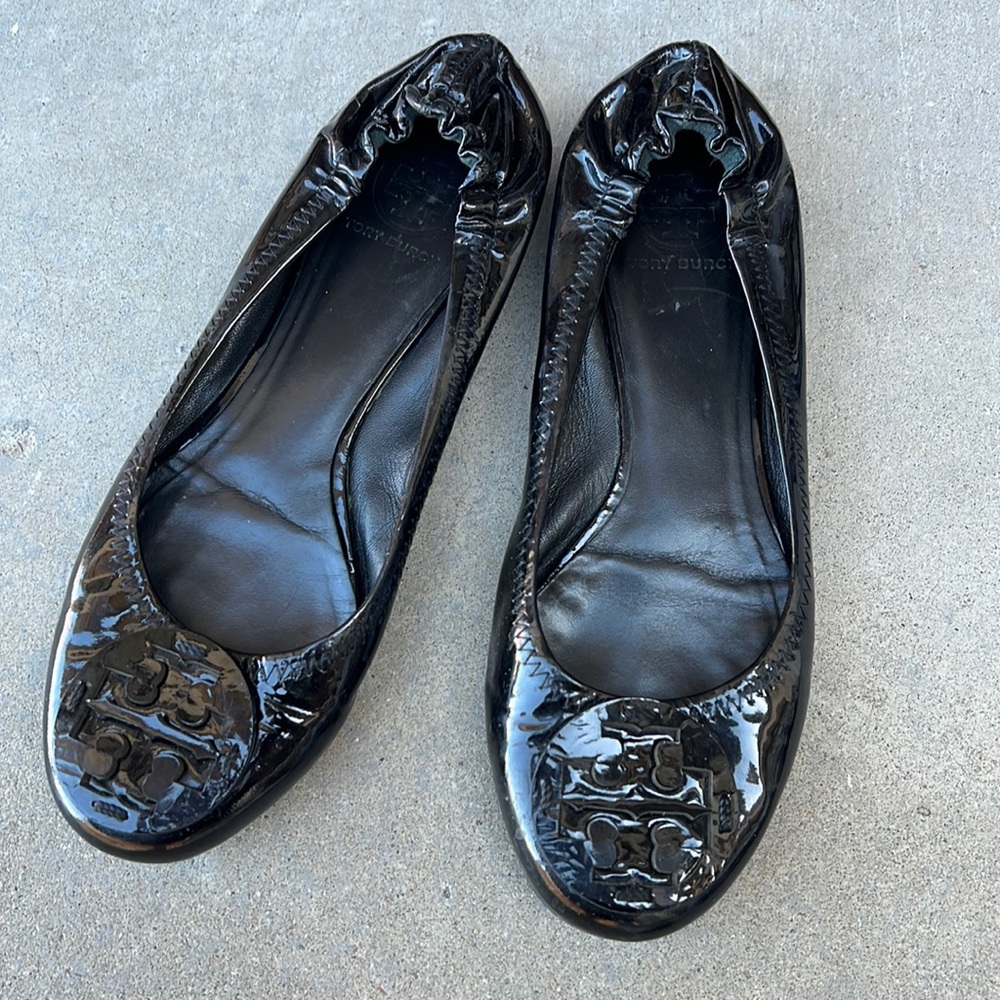 Black patent leather Tory Burch flats, good used condition. Size 8.5